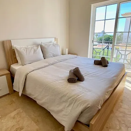2-bedroom In Newtown W Pool