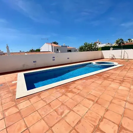 2-bedroom In Newtown W Pool Apartmán