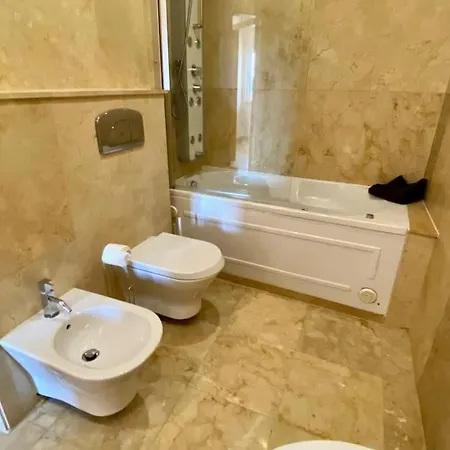 2-bedroom In Newtown W Pool
